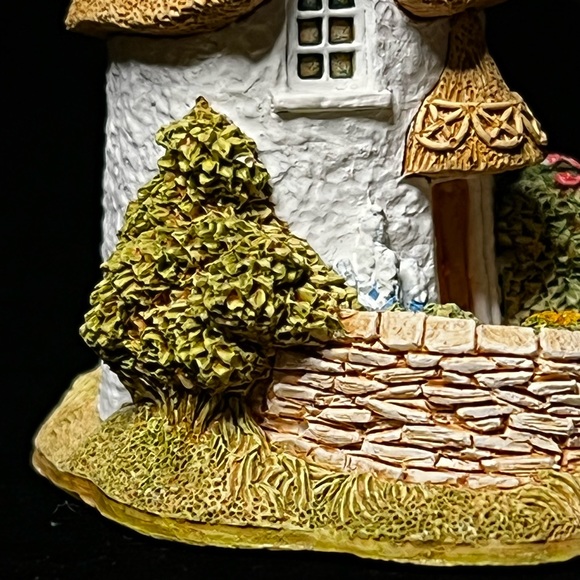 Lilliput Lane | Thimble Cottage | Collectors' Club - Picture 5 of 13